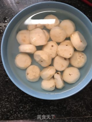 荸荠肉馅饺子的做法步骤：2