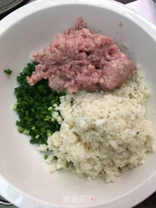 荸荠肉馅饺子的做法步骤：5