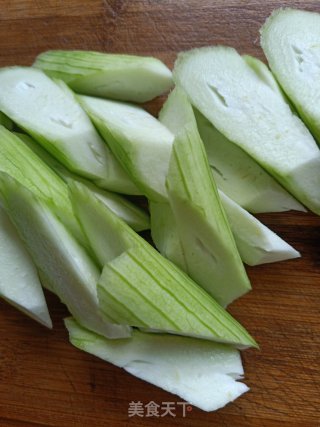 丝瓜冬笋豆腐汤的做法步骤：1