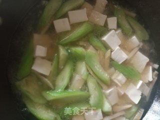丝瓜冬笋豆腐汤的做法步骤：7