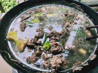 番茄萝卜炖牛腩的做法步骤：1