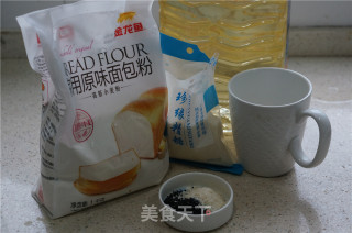 芝麻椰蓉贝果的做法步骤：1