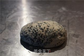 芝麻椰蓉贝果的做法步骤：4