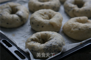 芝麻椰蓉贝果的做法步骤：8