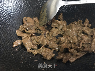 牛肉西芹的做法步骤：3