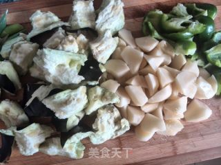 地三鲜的做法步骤：1