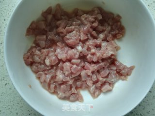 杭椒肉丁的做法步骤：1