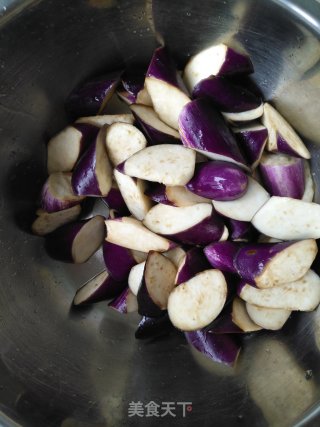 酱烧茄子的做法步骤：1