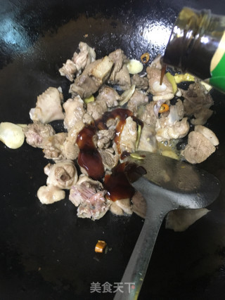 番鸭焖腐竹的做法步骤：5
