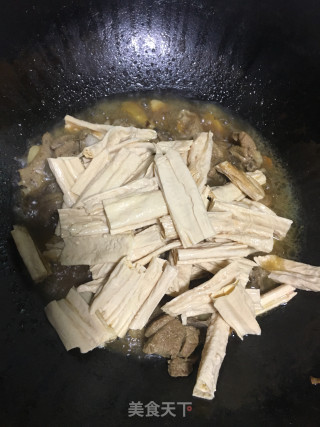 番鸭焖腐竹的做法步骤：7