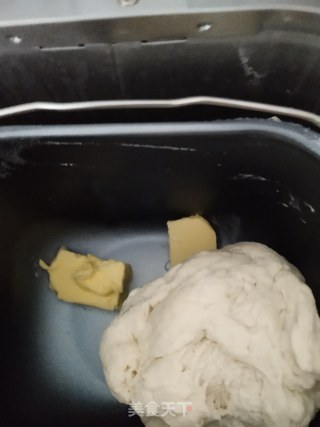 牛角豆沙面包的做法步骤：2