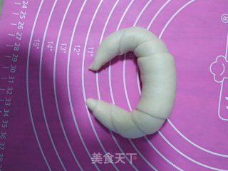 牛角豆沙面包的做法步骤：7