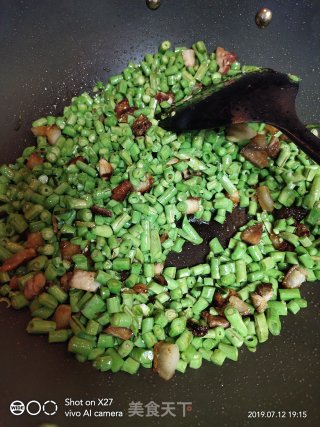 肉丁炒豆角丁的做法步骤：4
