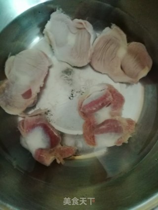 毛豆拌鸡胗的做法步骤：2
