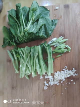 清炒菜心的做法步骤：1