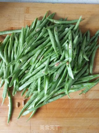 “肉食、荤菜”蒜蓉豇豆肉片的做法步骤：2