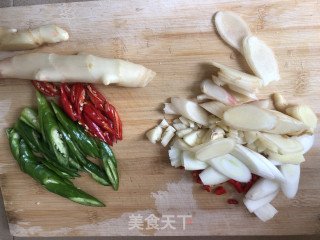 子姜焖鸭肉的做法步骤：2