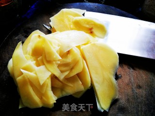 麻辣土豆片的做法步骤：1