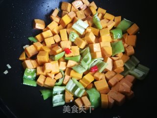 咖喱南瓜丁的做法步骤：7
