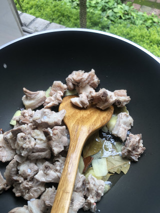 糖醋排骨的做法步骤：6