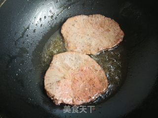 黑椒牛排炒青红椒的做法步骤：3