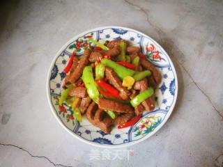 黑椒牛排炒青红椒的做法步骤：11