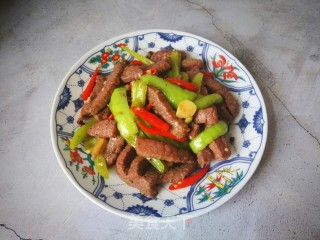黑椒牛排炒青红椒的做法步骤：12