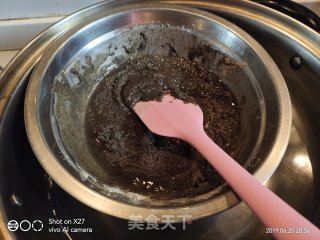 黑芝麻戚风蛋糕的做法步骤：1