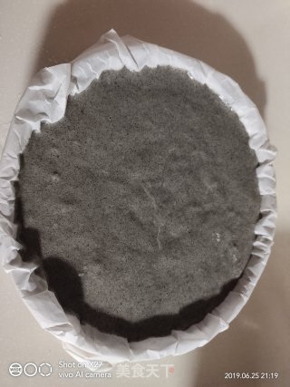 黑芝麻戚风蛋糕的做法步骤：7