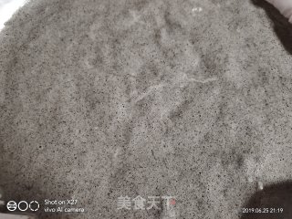 黑芝麻戚风蛋糕的做法步骤：8