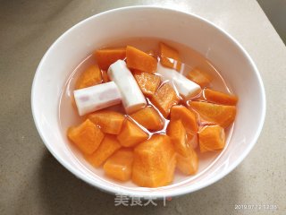 猪蹄山药薏米莲子汤的做法步骤：2