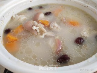 猪蹄山药薏米莲子汤的做法步骤：5