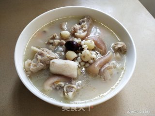 猪蹄山药薏米莲子汤的做法步骤：6