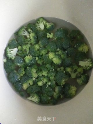 杏鲍菇炒西兰花的做法步骤：3