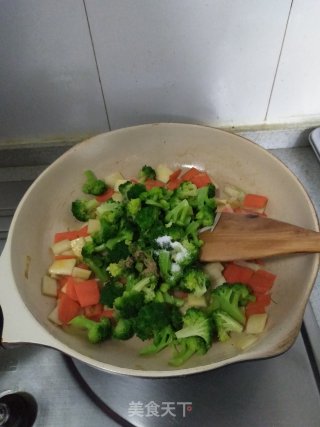 杏鲍菇炒西兰花的做法步骤：9