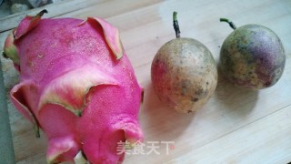 蜂蜜百香火龙果汁的做法步骤：1