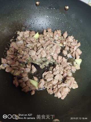 牛肉丁炒双豆的做法步骤：4
