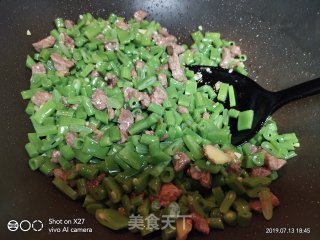 牛肉丁炒双豆的做法步骤：5