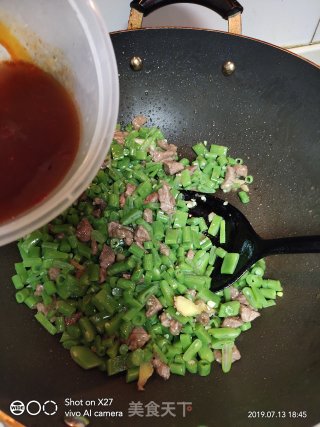 牛肉丁炒双豆的做法步骤：6