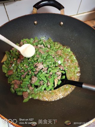 牛肉丁炒双豆的做法步骤：7