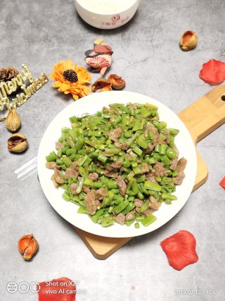 牛肉丁炒双豆的做法步骤：8