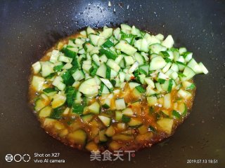 黄瓜丁炒牛肉丁的做法步骤：5