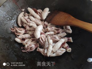 肉菜 荤菜  爆炒小鱿鱼的做法步骤：6