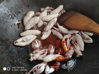 肉菜 荤菜  爆炒小鱿鱼的做法步骤：7