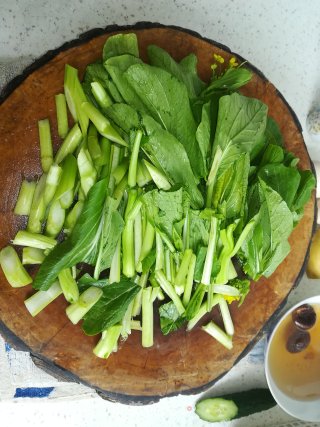 蒜香菜心的做法步骤：1
