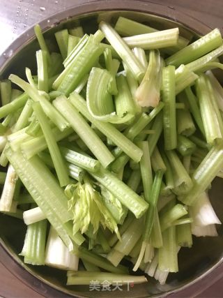 小炒肉丝的做法步骤：3