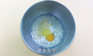 咸香无比的咸蛋黄肉松面包的做法步骤：1