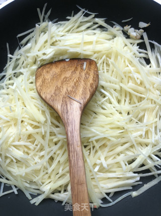 清炒土豆丝的做法步骤：3