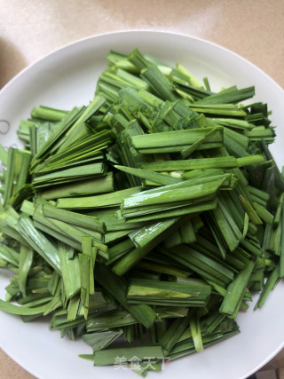 韭菜炒虾的做法步骤：2