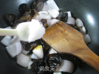 黑木耳炒洋葱的做法步骤：6
